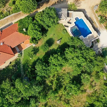 Three-bedroom In Grubine